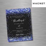 Invitación Magnética Boda de lujo negro azul confeti<br><div class="desc">Un elegante fondo negro,  decorado con confeti azul real. Personalice y agregue sus nombres y detalles.</div>