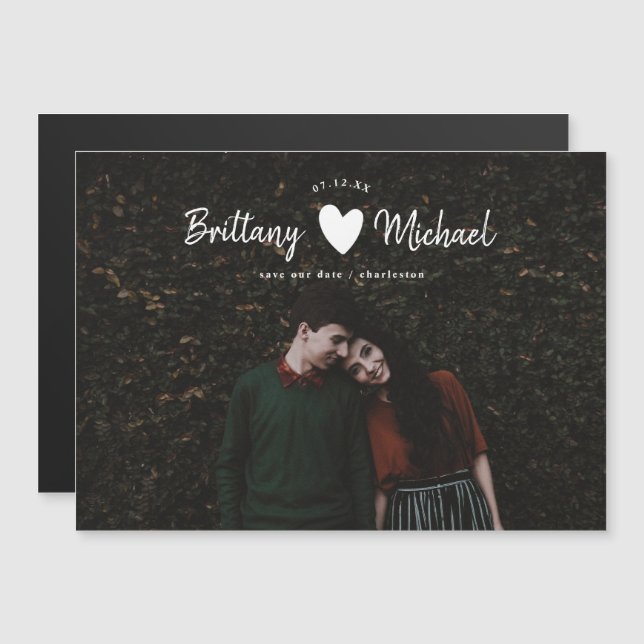 Invitación Magnética Boda moderna Ahorra la fecha Foto Script Heart (Anverso/Reverso)