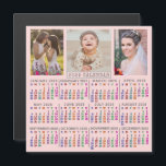 Invitación Magnética collage de fotos de la familia color rosa del cale<br><div class="desc">Este imán cuadrado del calendario 2025 tiene números en un arcoiris de color bonito, todo en un fondo de rosa claro y sonoro. Cada columna numérica tiene un matiz diferente, lo que facilita la lectura. Agregue tres de sus propias fotos a la parte superior (un cuadrado y dos verticales funcionan...</div>