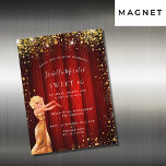 Invitación Magnética Dulce película de vestir purpurina dorado rojo 16<br><div class="desc">Un imán de invitación moderno, elegante y glamuroso para una fiesta de 16, 16 años, tema de Hollywood. Un fondo rojo con un polvo falso purpurina de oro, un chica con un vestido dorado. Una cortina de película roja como fondo El nombre está escrito con un guión de estilo moderno...</div>