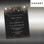 Invitación Magnética El oro negro de cumpleaños dos personas amigos luj<br><div class="desc">Una invitación magnética moderna,  elegante y glamorosa para dos fiestas de 21 años (o cualquier edad). Un fondo negro decorado con chispas oscuras de oro fino. Personalice y agregue nombres y detalles del fiesta. Una invitación para dos personas que celebren juntos,  gemelos,  hermanas o amigos.</div>