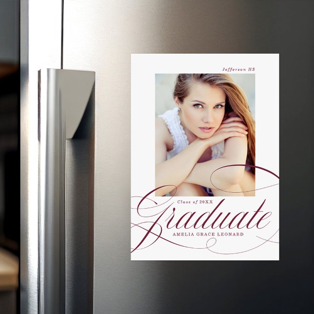 Invitación Magnética Elegante caligrafía maroon guión de foto graduació (Subido por el creador)