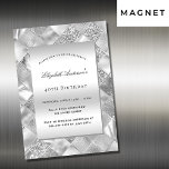 Invitación Magnética Elegante y elegante cumpleaños<br><div class="desc">Un patrón moderno de plata a cuadros como fondo. Personalice y agregue un nombre y detalles del fiesta.</div>