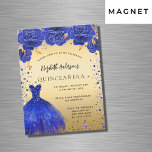 Invitación Magnética Flores de oro azul real de Quinceanera<br><div class="desc">Una invitación magnética moderna, elegante y glamorosa para una fiesta de 15 años en Quinceañera. Un fondo dorado falso con brillantes azules falsos y un vestido azul real y rosas, flores. El nombre está escrito con una escritura de estilo con letras a mano moderna. Personalice y agregue los detalles de...</div>
