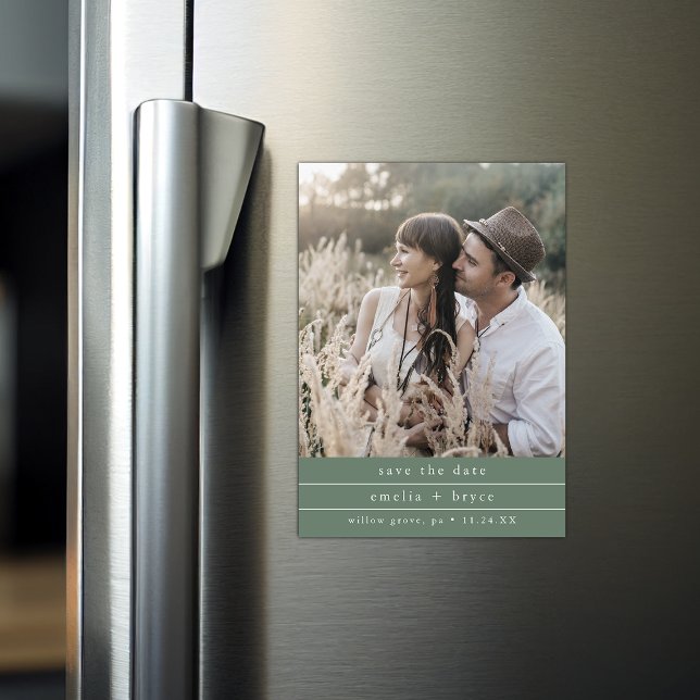 Invitación Magnética Foto de EMELIA Boho Sage Boda verde salva la fecha (EMELIA Photo Boho Sage Green Wedding Save the Date Magnetic Invitation)