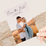 Invitación Magnética Fotomía De Guión Moderno Ahorra La Fecha<br><div class="desc">Modern Script Photo Wedding Guardar la tarjeta de fecha. La espalda es un imán. Haga clic en el botón de edición para personalizar este diseño con los detalles de su foto y boda.</div>