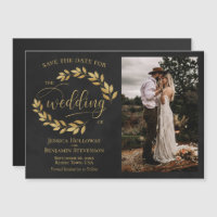 Hojas doradas y foto sobre negro Save the Date