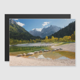 Invitación Magnética Lago Jasna en los Alpes eslovenos en otoño