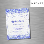 Invitación Magnética Lujo blanco azul real de cumpleaños<br><div class="desc">Para una elegante fiesta de cumpleaños número 21 (o cualquier edad). Un fondo blanco moda. Decorado con chispas de imitación azul real,  confetti. Personalice y agregue un nombre y detalles del fiesta. El nombre se escribe con un guión de estilo con letras a mano</div>