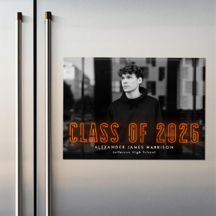 Invitación Magnética Moderna clase Naranja Neon de 2025 Graduación foto