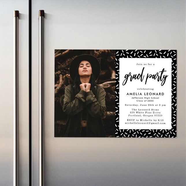 Invitación Magnética Negro | Fiesta de graduación de fotos con guiones (Subido por el creador)