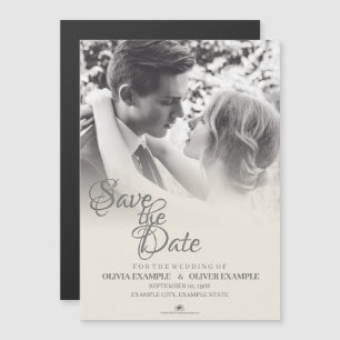 Invitación Magnética Pareja de recién casados besándose en monocromo
