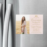 Invitación Magnética Quinceañera Salva la foto Rosa y Oro de Rubor<br><div class="desc">Comparte la alegre noticia de la próxima celebración de Quinceañera con una foto moderna de moda, ahorra las invitaciones magnéticas de la fecha. La imagen y todas las palabras de esta plantilla son fáciles de personalizar, y el respaldo magnético las hace fáciles de mostrar para la familia y amigos. Los...</div>