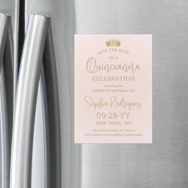 Invitación Magnética Quinceañera Save the Date Blush Pink & Gold Crown (Subido por el creador)