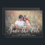Invitación Magnética Simple Romance Elegant Photo Save the Date | Blanc<br><div class="desc">El elegante tipo de letra dice "Guardar la fecha" en la parte inferior de esta tarjeta magnética fotográfica. ¡Fácil de personalizar con su propia información!</div>