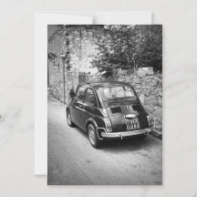 Vehículo FIAT 500 en blanco y negro