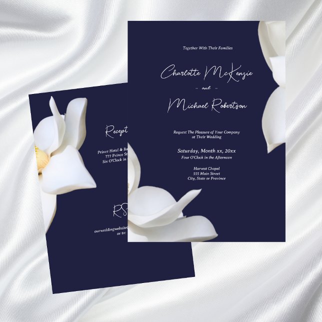 Invitación Magnolia blanca elegante floral sobre Boda de la M (White Magnolia Elegant Floral on Navy Wedding Invitation)
