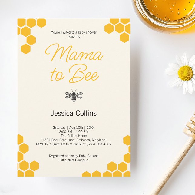 Invitación Mamá para la colmena de abeja moderna Abejorro Fie (Mama to Bee Gender Neutral Cute Yellow Honeycomb Invitation)