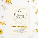 Invitación Mamá Rústica Para Ser Baby Shower Neutral De Géner<br><div class="desc">Invitación a una ducha de bebé con temática de jardín para un niño, una niña o eventos neutrales en género. Este diseño presenta a una madre dibujada a mano y a una abeja bebé con sus senderos formando un corazón alrededor de las palabras "Mami to bee". El nombre de la...</div>