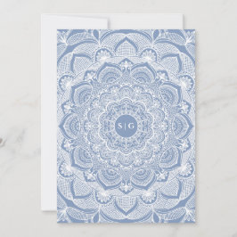 Invitación Mandala azul polvorienta de encaje floral blanco