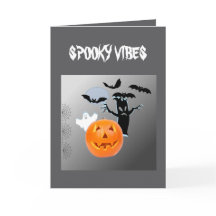 Mando iluminado por luna con fantasma y calabaza