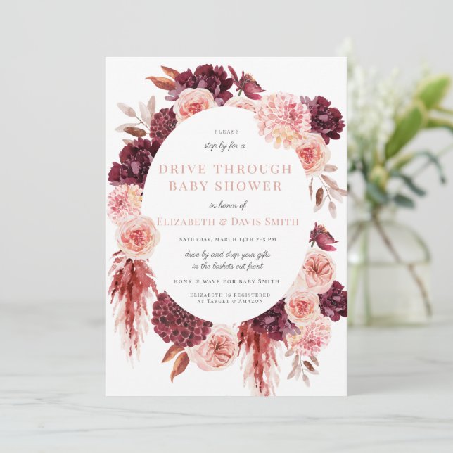 Invitación Manejo Floral De Maroon Rosa Por Chica Baby Shower (Anverso de pie)