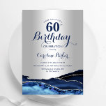 Invitación Marble 60º cumpleaños de la Marina Azul de Plata<br><div class="desc">Invitación a la fiesta de cumpleaños número 60 en azul marino y plata. Elegante diseño moderno con acuarela azul real agate mármol fondo geodésico, plateado falso purpurina y tipografía tipo letra de guión. La carta de invitación de moda es perfecta para una elegante celebración del cumpleaños de las mujeres. Invitaciones...</div>