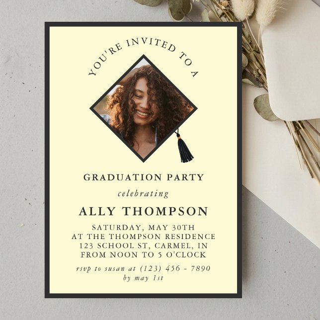 Invitación Marco de Foto Amarillo Moderno Fiesta de Graduació (Modern Yellow Photo Frame Graduation Party Invitation)