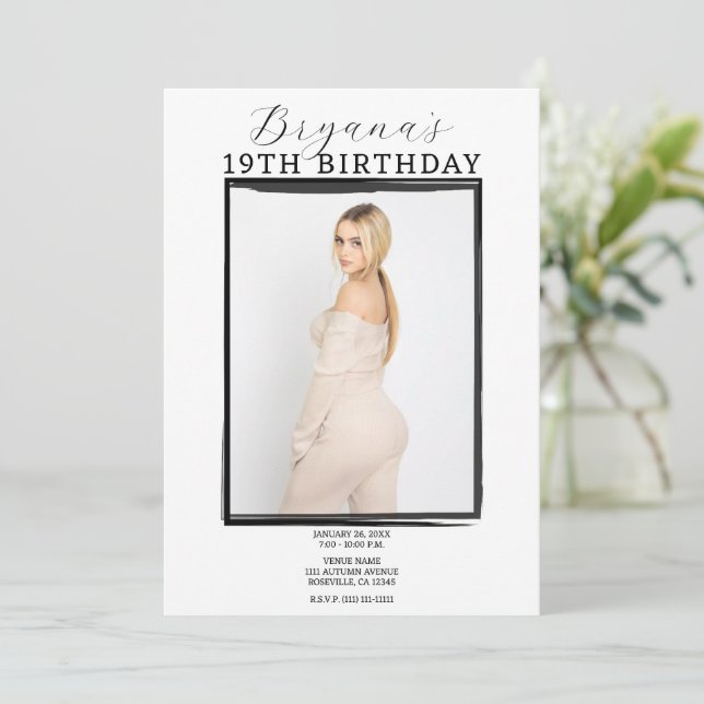 Invitación Marco fotográfico blanco y negro Cumpleaños modern (Anverso de pie)