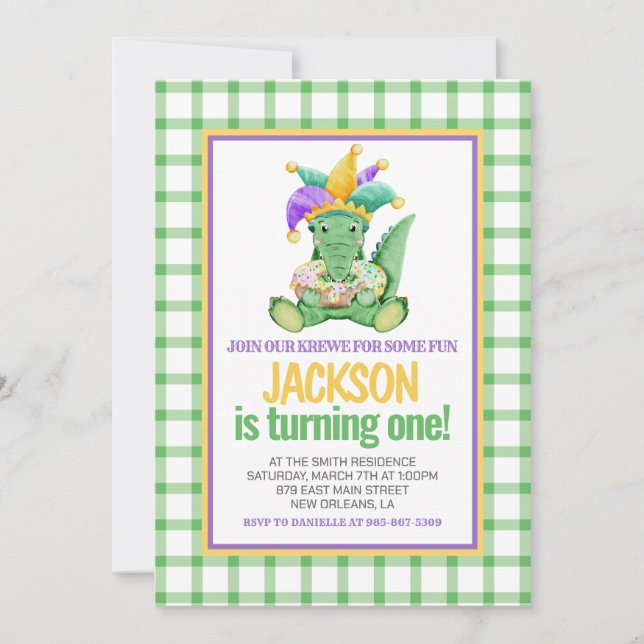 Invitación Mardi Gras Krewe Gator King Cake Primer cumpleaños (Anverso)