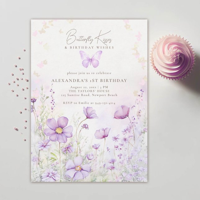 Invitación Mariposa besa flores violetas moradas primer cumpl (butterfly kisses birthday wishes purple wild flowers garden 1st birthday girl photo invitation)
