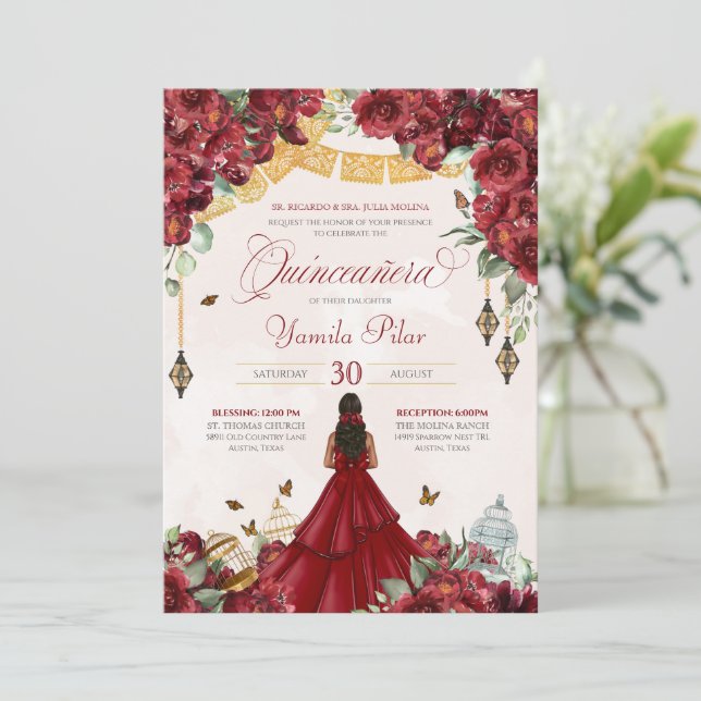 Invitación Mariposa Floral Rojo Maroon Elegante Quinceanera v (Anverso de pie)
