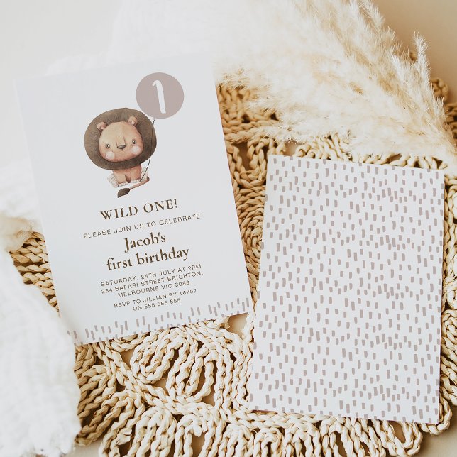 Invitación Marrón y salvaje León Safari moderno Un primer cum (Modern minimalist wild one safari lion and balloon 1st birthday invitation in natural tones.)