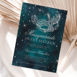 Invitación Máscara de máscaras de purpurina plateado verde ve<br><div class="desc">Un dieciséis moderno,  moda y glamoroso dulce con una máscara de máscaras purpurina plateada dibujada a mano con diamantes purpurina plateado brilla sobre un fondo de color verde oscuro verde azulado verde agua.</div>