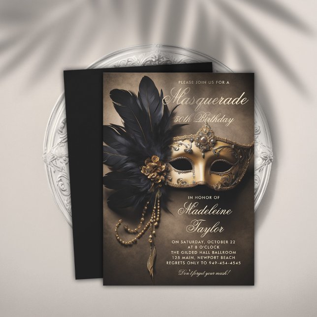 Invitación Mascarada Máscara de Oro Negro Moody 50 cumpleaños (masquerade 50th birthday party invitation glamorous gold black venetian mask elegant modern moody)