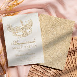 Invitación Mascarada purpurina de oro negro de mascarada Swee<br><div class="desc">Un dieciséis moderno,  moda y glamuroso dulce con una máscara de purpurina de oro dibujada a mano con un diamante purpurina brillando sobre un fondo blanco editable con purpurina dorado en la parte posterior.</div>