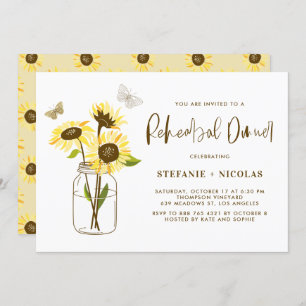 Invitación Mason Jar con flores amarillas ensayando la cena