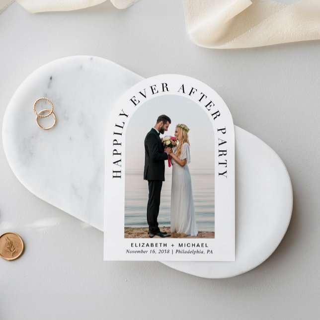 Invitación Me alegro de que el Fiesta Boda del Arco Fotográfi (Celebrate your love story with an invitation showcasing your favorite photo in an elegant arch frame)