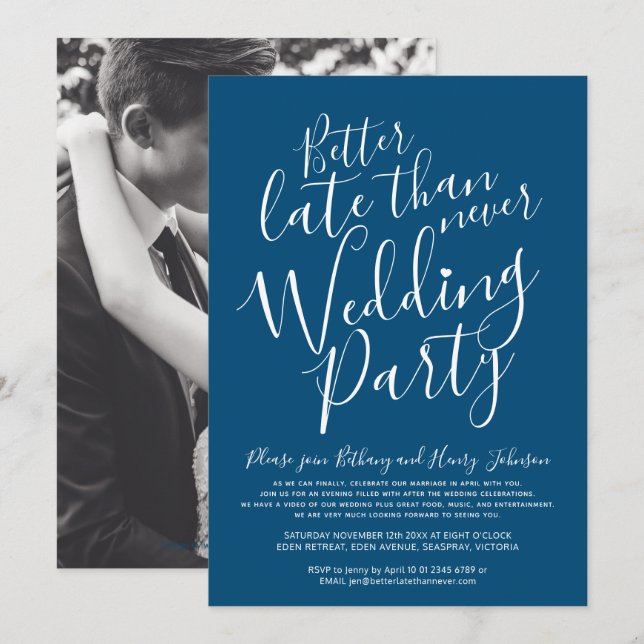 Invitación Mejor tarde que nunca fiesta de boda azul oscuro (Anverso / Reverso)