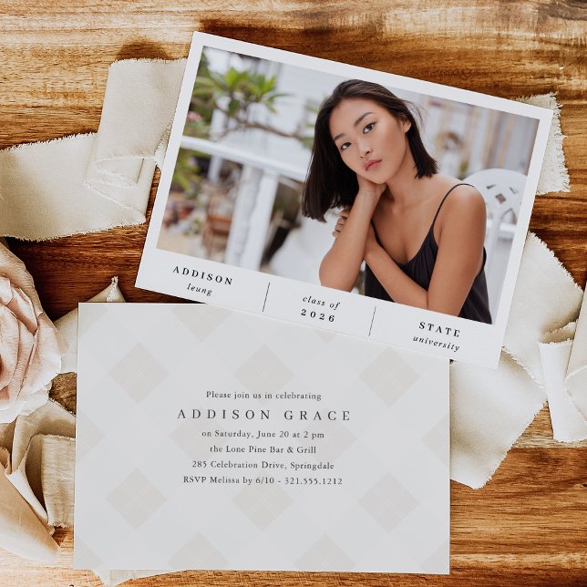Invitación Minimalist Photo Graduation Announcement & Invite (Subido por el creador)