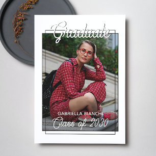 Invitación minimalista De Graduación En Blanco Y N