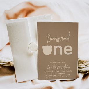 Invitación Minimalista simple y moderno oso pequeño primer cu