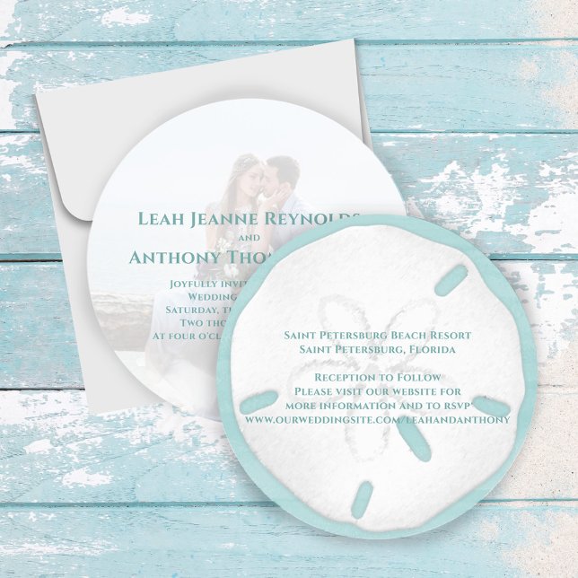 Invitación Minimalista y elegante playa Tropical Sand Dollar (Beach Sand Dollar circle invitation. With turquoise lettering.)