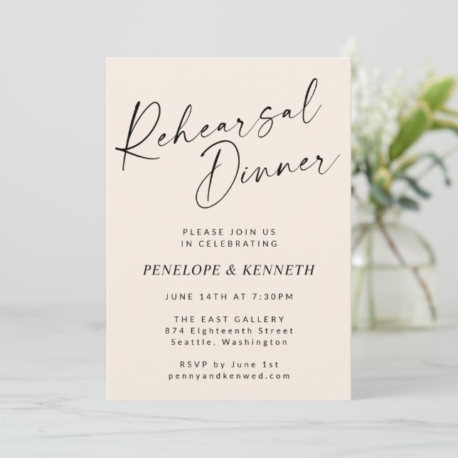 Invitación Mínimo moderno guión de marfil ensayo cena (Anverso de pie)