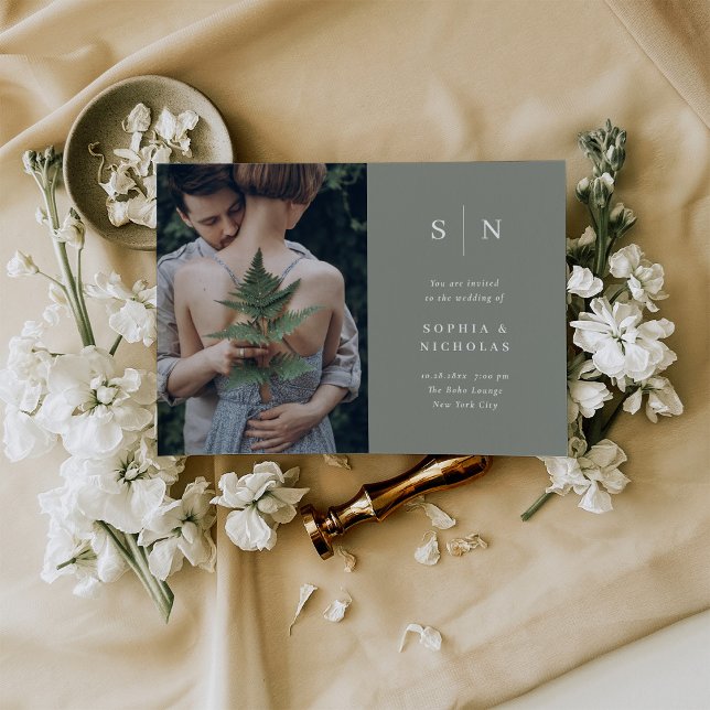 Invitación Mínimo y Moda | Boda fotográfico de Sage Green (An elegant, sage green wedding invitation featuring a personal photo and your monogram.)