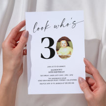 Mira Quién Cumple 30 Foto Simple Moderna Cumpleaño