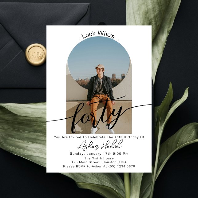 Invitación Mira quién es el 40 Fiesta moderno y simple de los (Subido por el creador)