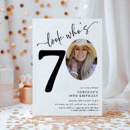 Invitación ¡Mira quién tiene 70 años! Foto moderna Cumpleaños