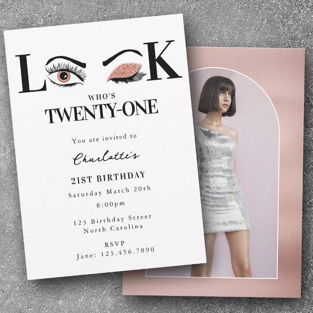 Invitación Mirada al cumpleaños número 21 de veintiuno Foto d (Twenty First 21st Birthday Look Who's 21 Photo Invitation)