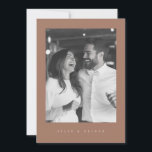 Invitación Mocha Mousse Boho Foto 1 Boda Moderno<br><div class="desc">Hermosa Mocha Mousse boho,  simple,  elegante,  minimalista invitación a la boda. Personalizable completo con tu foto,  nombres,  fechas,  ubicación y colores para coincidir con tu tema boda.</div>